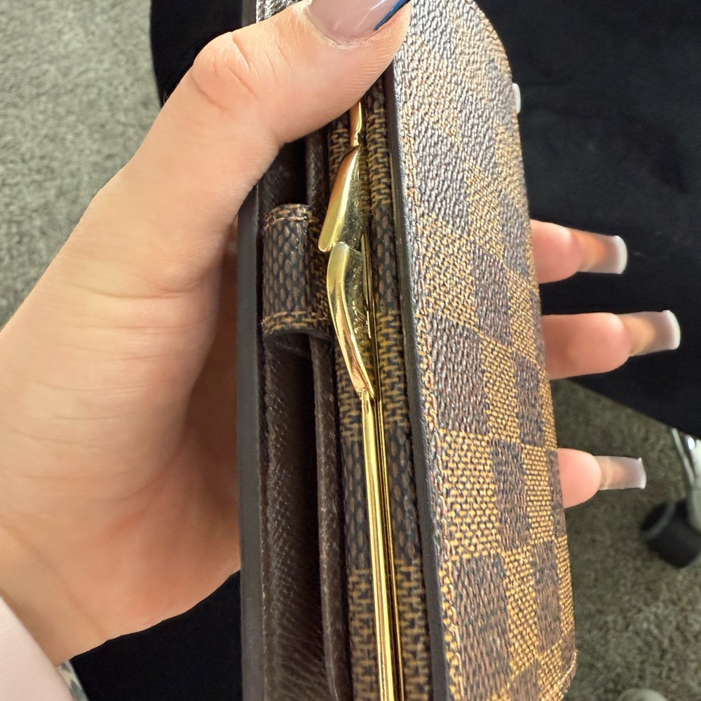 Authentic LV Wallet - Picture 5 of 5